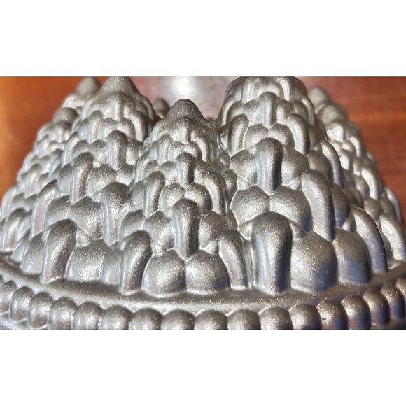 Nordic Ware Cake Bund Pan Pine Forest Holiday Tree Cast Aluminum USA Gift Vtg - Picture 1 of 5